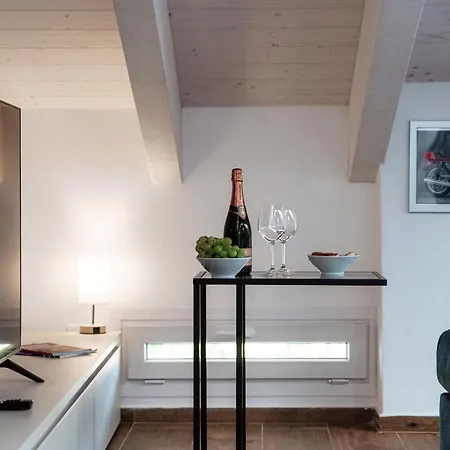 Amazing Attic On Harbour