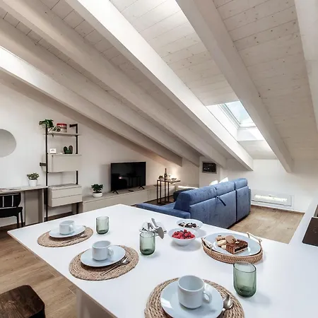 Apartament Amazing Attic On Harbour Como