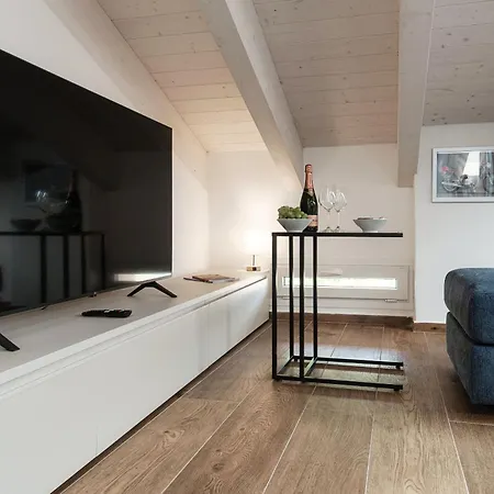 Amazing Attic On Harbour Apartament